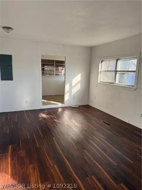 Living - 110 Vine Ave, Sallisaw, OK 74955 photo 3 of 4