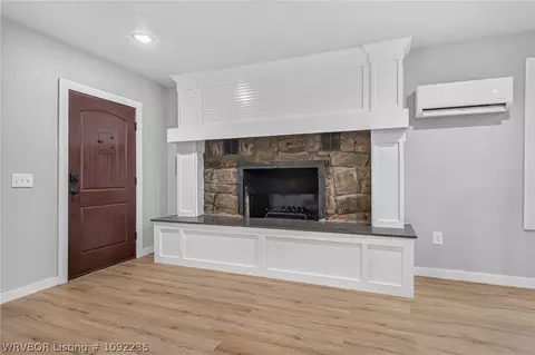 Living - 408 E Woodson Ave, Fort Smith, AR 72916 photo 4 of 6