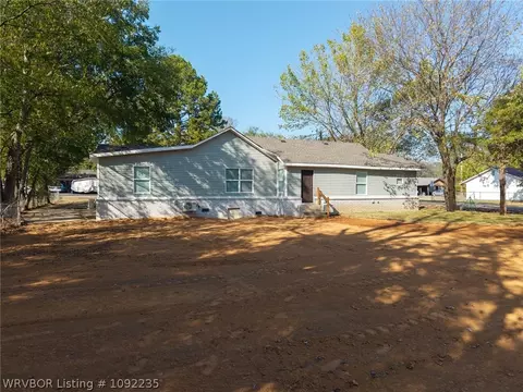 Exterior - 408 E Woodson Ave, Fort Smith, AR 72916 photo 7 of 15