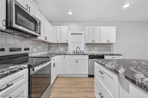 Kitchen - 408 E Woodson Ave, Fort Smith, AR 72916 photo 1 of 6