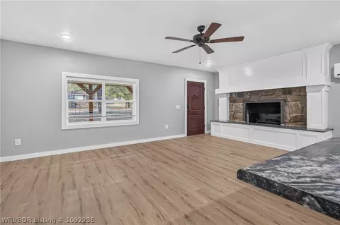 Living - 408 E Woodson Ave, Fort Smith, AR 72916 photo 3 of 6