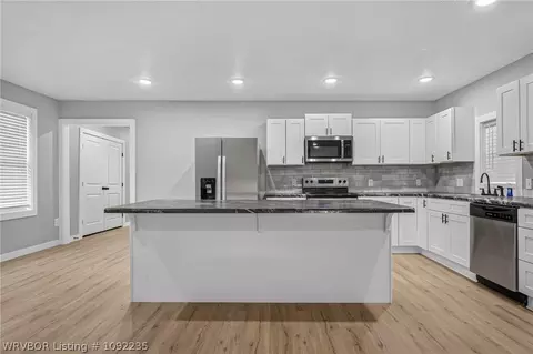 Kitchen - 408 E Woodson Ave, Fort Smith, AR 72916 photo 4 of 6