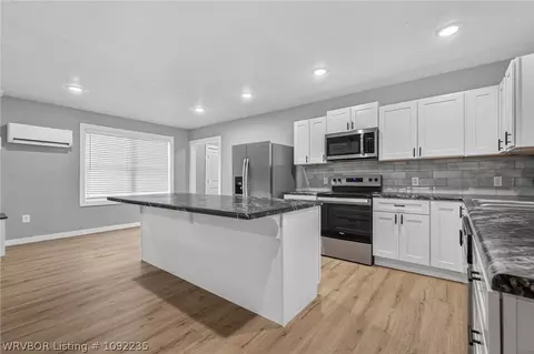 Kitchen - 408 E Woodson Ave, Fort Smith, AR 72916 photo 3 of 6