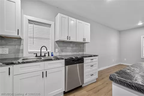 Kitchen - 408 E Woodson Ave, Fort Smith, AR 72916 photo 5 of 6