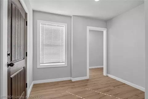 Entry Way - 408 E Woodson Ave, Fort Smith, AR 72916 photo 2 of 2