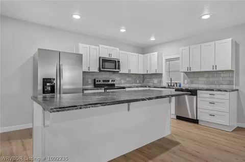 Kitchen - 408 E Woodson Ave, Fort Smith, AR 72916 photo 2 of 6