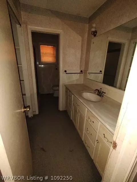 Bath - 4401 Royal Oak Dr, Fort Smith, AR 72904 photo 1 of 3