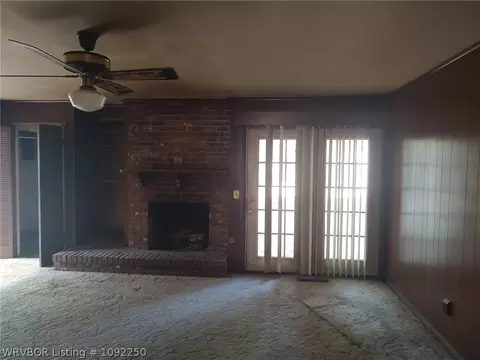 Living - 4401 Royal Oak Dr, Fort Smith, AR 72904 photo 2 of 5