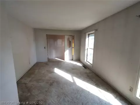 Living - 4401 Royal Oak Dr, Fort Smith, AR 72904 photo 3 of 5