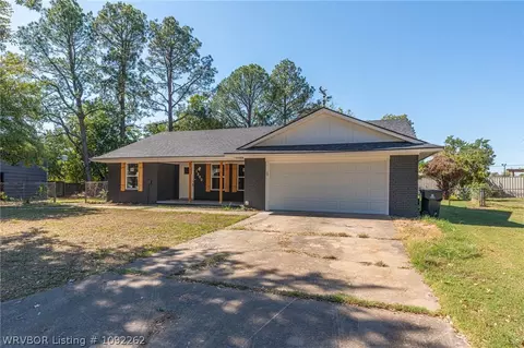 Exterior - 1300 Meadow Cir, Fort Smith, AR 72908 photo 4 of 12