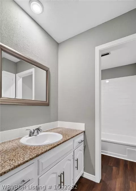 Bath - 1300 Meadow Cir, Fort Smith, AR 72908 photo 2 of 3
