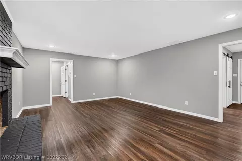 Living - 1300 Meadow Cir, Fort Smith, AR 72908 photo 2 of 5
