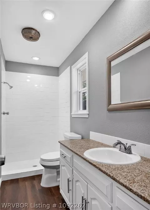 Bath - 1300 Meadow Cir, Fort Smith, AR 72908 photo 3 of 3