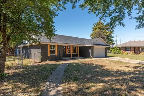 Exterior - 1300 Meadow Cir, Fort Smith, AR 72908 photo 5 of 12