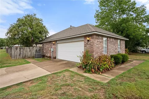 Exterior - 2006 Devyn Dr, Lavaca, AR 72941 photo 6 of 6