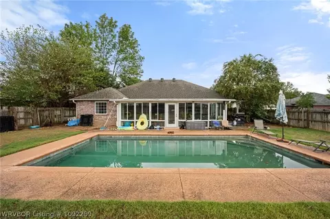 Exterior - 2006 Devyn Dr, Lavaca, AR 72941 photo 3 of 6