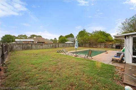 Exterior - 2006 Devyn Dr, Lavaca, AR 72941 photo 4 of 6