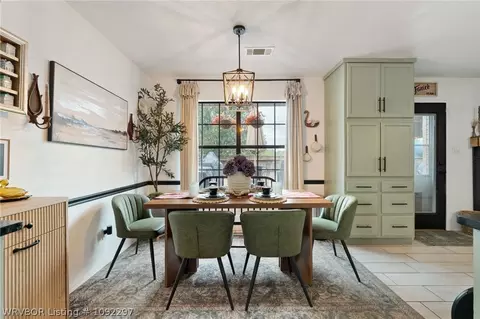 Dining - 604 Nikolas St, Lavaca, AR 72941 photo 3 of 3