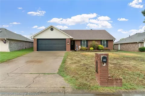 Exterior - 604 Nikolas St, Lavaca, AR 72941 photo 2 of 4