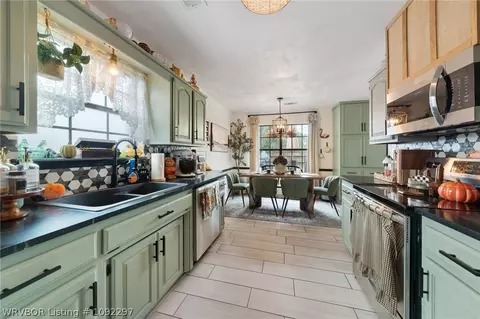 Kitchen - 604 Nikolas St, Lavaca, AR 72941 photo 3 of 3