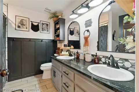 Bath - 604 Nikolas St, Lavaca, AR 72941 photo 2 of 2