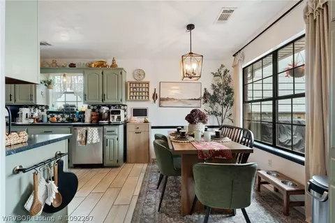 Dining - 604 Nikolas St, Lavaca, AR 72941 photo 1 of 3