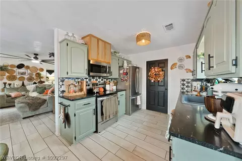 Kitchen - 604 Nikolas St, Lavaca, AR 72941 photo 2 of 3