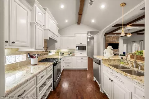 Kitchen - 8000 Rome Way, Fort Smith, AR 72916 photo 3 of 5