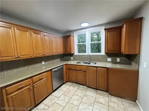 Kitchen - 3300 S Cliff Dr, Fort Smith, AR 72903 photo 2 of 2