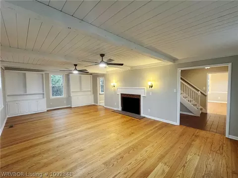 Living - 3300 S Cliff Dr, Fort Smith, AR 72903 photo 2 of 4
