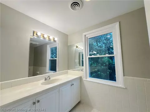 Bath - 3300 S Cliff Dr, Fort Smith, AR 72903 photo 3 of 4