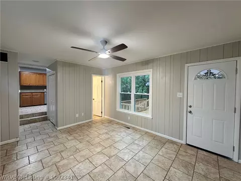Living - 3300 S Cliff Dr, Fort Smith, AR 72903 photo 4 of 4