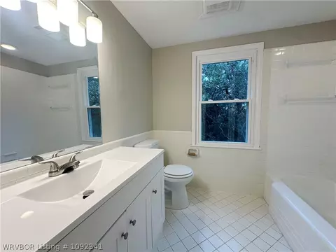 Bath - 3300 S Cliff Dr, Fort Smith, AR 72903 photo 2 of 4