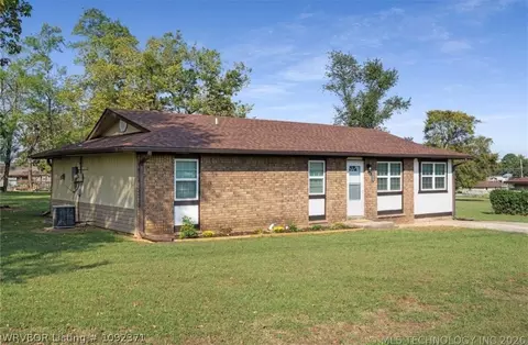 1911 N Maple, Sallisaw, OK 74955