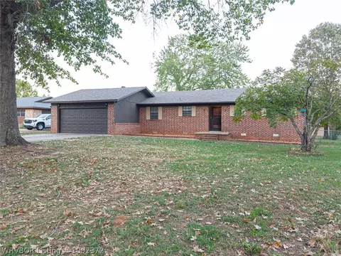 Exterior - 210 24th St, Ozark, AR 72949 photo 4 of 13