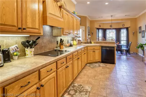 Kitchen - 1109 Southfork Ln, Bonanza, AR 72916 photo 2 of 6