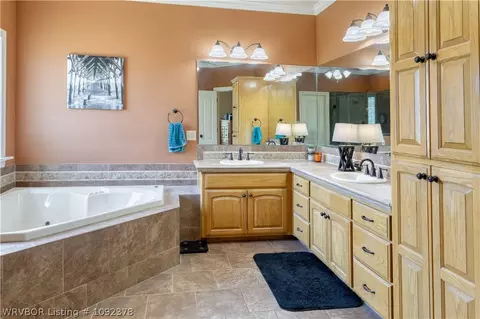 Bath - 1109 Southfork Ln, Bonanza, AR 72916 photo 2 of 4