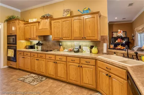 Kitchen - 1109 Southfork Ln, Bonanza, AR 72916 photo 3 of 6