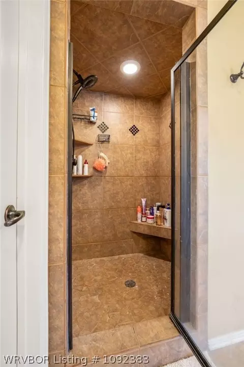Bath - 1906 Brookhaven Dr, Alma, AR 72921 photo 2 of 4