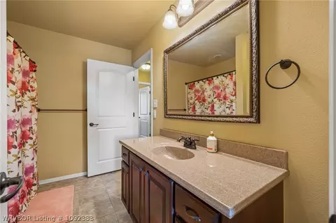 Bath - 1906 Brookhaven Dr, Alma, AR 72921 photo 3 of 4