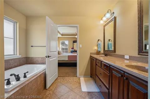 Bath - 1906 Brookhaven Dr, Alma, AR 72921 photo 1 of 4