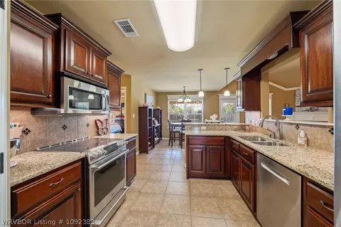 Kitchen - 1906 Brookhaven Dr, Alma, AR 72921 photo 2 of 3