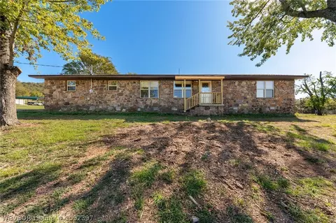 724 Sycamore St, Mountainburg, AR 72946
