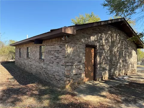 Exterior - 405 Cedar Ave, Alma, AR 72921 photo 8 of 11