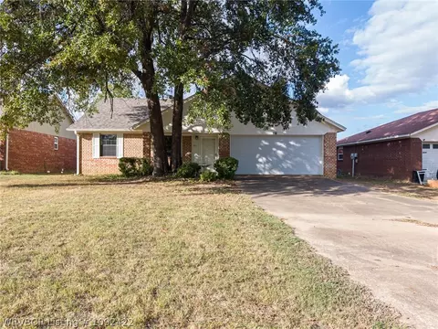 305 Adirondack Loop, Roland, OK 74954