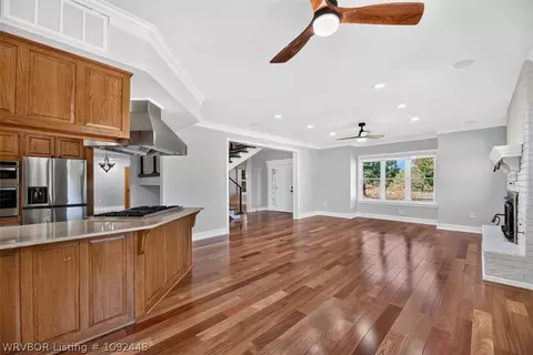 Living - 4528 Spring Mountain Rd, Fort Smith, AR 72916 photo 3 of 10