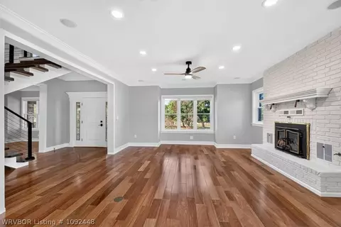 Living - 4528 Spring Mountain Rd, Fort Smith, AR 72916 photo 6 of 10