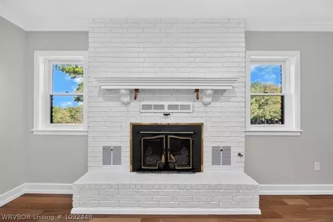 Living - 4528 Spring Mountain Rd, Fort Smith, AR 72916 photo 4 of 10