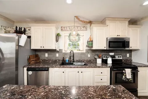 Kitchen - 8434 Silver Rd, Ozark, AR 72949 photo 2 of 3