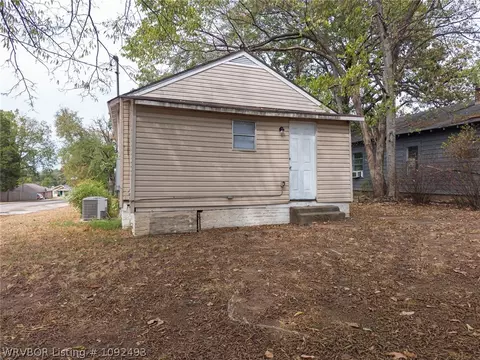 Exterior - 1700 S Q St, Fort Smith, AR 72901 photo 4 of 7